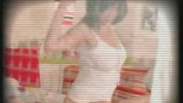Բանավոր sex swirls համբույրը պրանկ գնաց տուն պոռնո լողավազանում